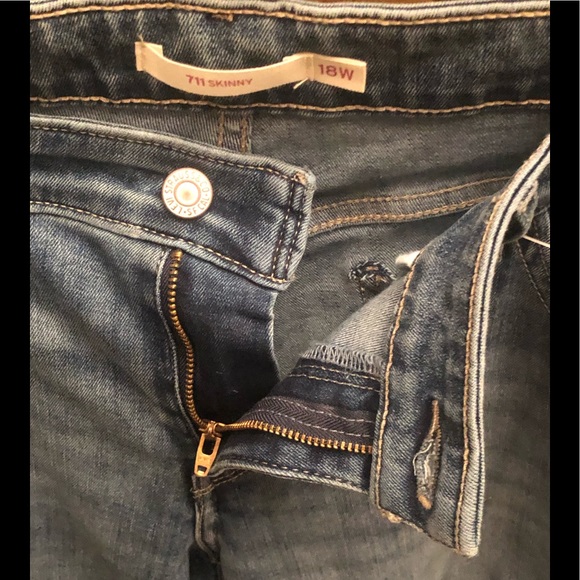 Plus Size Levi’s 711 Skinny, Sculpt Jeans - Picture 14 of 17